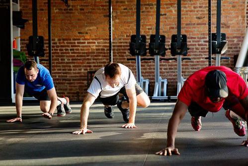 成人双手爬行训练视频