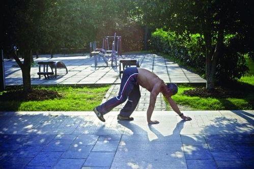 成人双手爬行训练视频