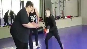 成人练双截棍好吗视频,成人练双截棍的好处与注意事项