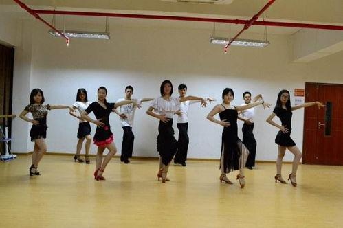 成人欢快舞蹈视频筷子舞,欢快节奏中的成人舞蹈盛宴