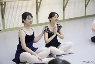 成人芭蕾镜面动作视频,跟随成人芭蕾视频探索对称之美