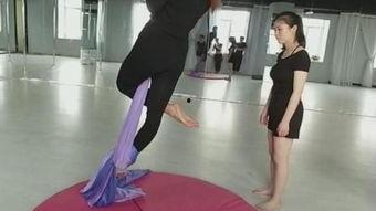 成人舞蹈压腿痛哭视频,成人舞蹈挑战背后的心酸历程